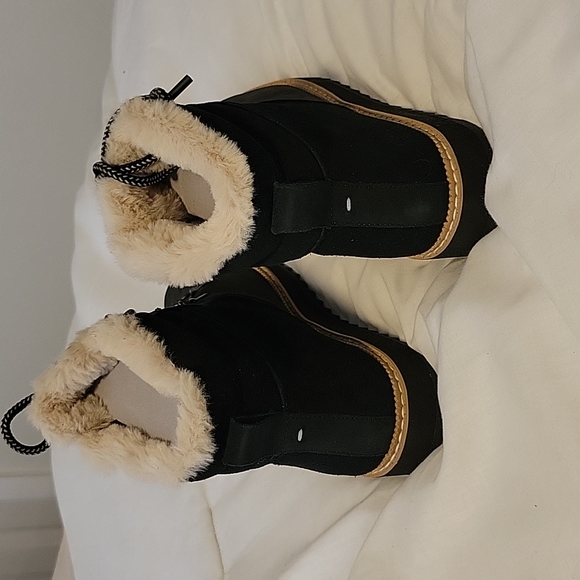 Tom's Mojave black boots. New with tags, but tags are unattached. - Picture 6 of 10